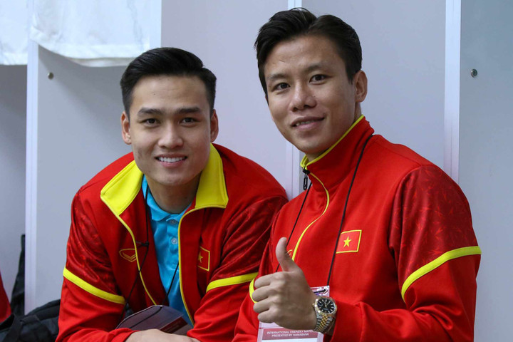 Bùi Hoàng Việt Anh sẽ đá thay vị trí của Quế Ngọc Hải ở trung tâm của bộ 3 trung vệ. Quế Ngọc Hải chấn thương từ trận gặp Trung Quốc và không kịp bình phục. (Ảnh: VFF)