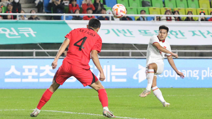 Tiến Anh suýt ghi bàn. (Ảnh: VFF)