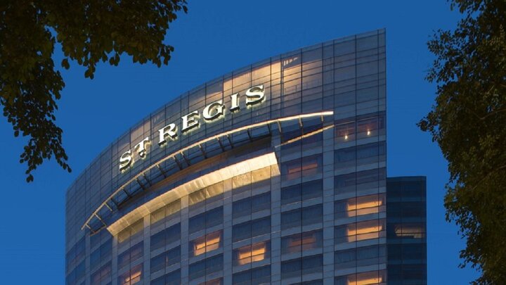 St.Regis là một khách sạn 5 sao với 299 phòng xa xỉ bậc nhất Singapore.
