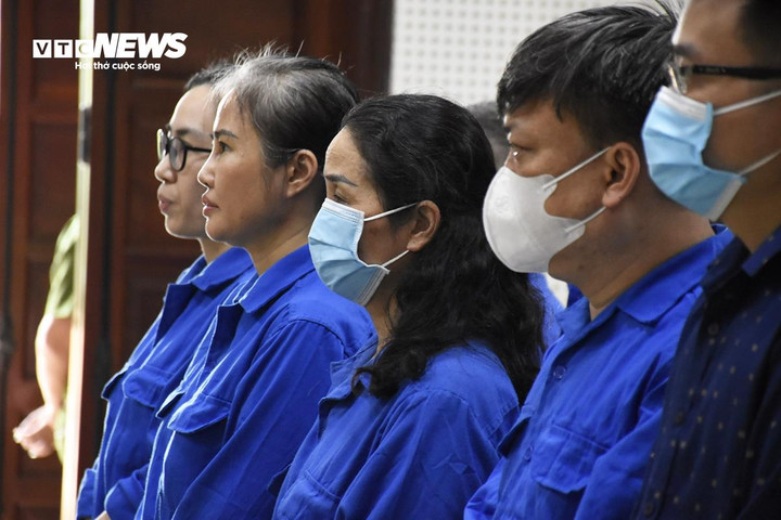 Các bị cáo tại phiên toà.