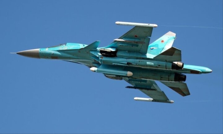 Su-34M carries Kinzhal missiles.