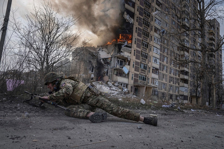 Binh sĩ Ukraine tác chiến trong một cuộc giao tranh với quân đội Nga ở Avdiivka, tỉnh Donetsk. (Ảnh: Getty Images)