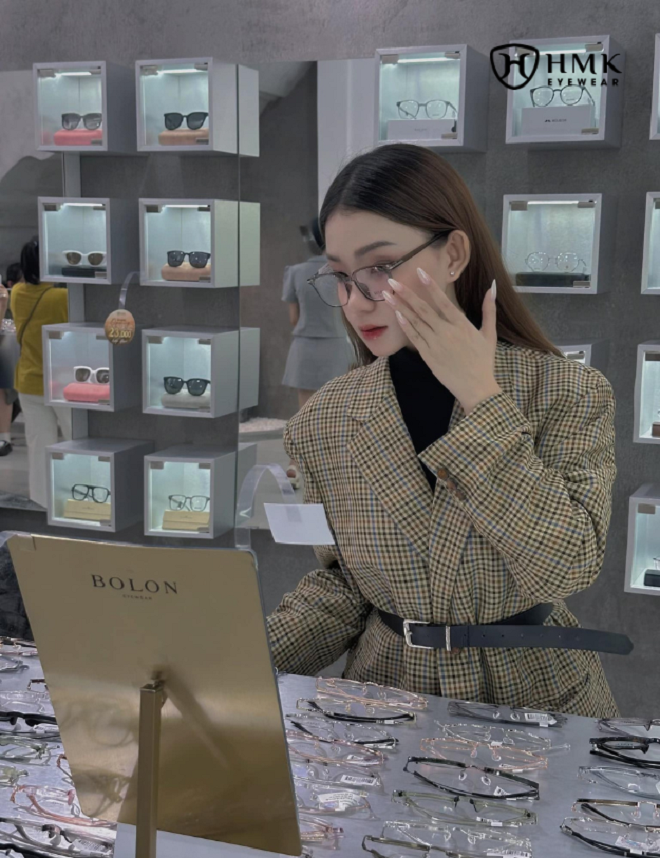 Mắt kính HMK sở hữu nhiều gọng kính xinh xắn, thời trang.