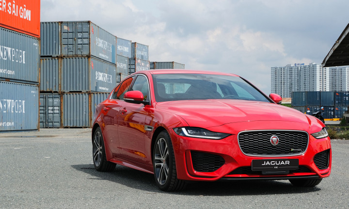 Jaguar XE 2.0 HSE 2021 là một mẫu sedan cỡ trung cao cấp của hãng xe Anh. (Ảnh: Vietnamnet)