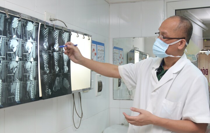 Khối u to hơn cả phần ngực và lưng của anh S. (Ảnh: BVCC)
