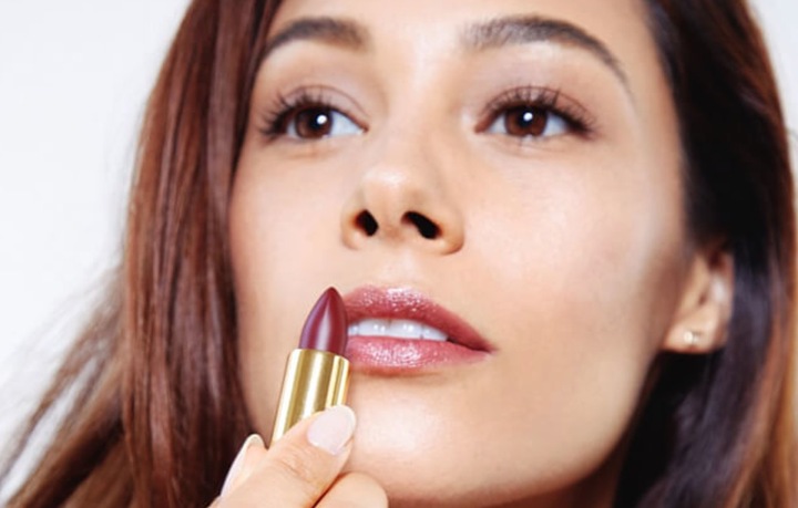 Lỗi trang điểm phổ biến ở phụ nữ ngoài 40 tuổi - 2
