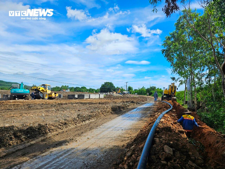 Khu tái định cư cao tốc Bắc - Nam đang chậm tiến độ vì thiếu vật liệu xây dựng.