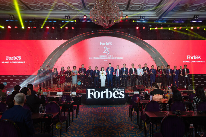 Top 25 thương hiệu dẫn đầu trong lĩnh vực hàng tiêu dùng cá nhân và công nghiệp năm 2023. (Ảnh: Forbes Việt Nam)