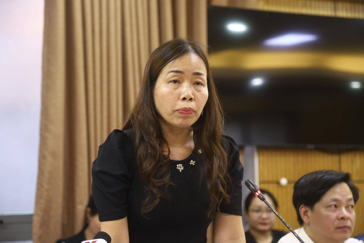 Bà Phan Thị Hồng Hà, Vụ trưởng Vụ Tổ chức cán bộ thông tin tại họp báo.