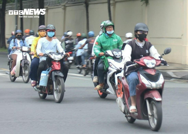 Thời tiết tại TP.HCM hôm nay 20/10, có mây, chiều tối và tối có mưa rào và dông rải rác.