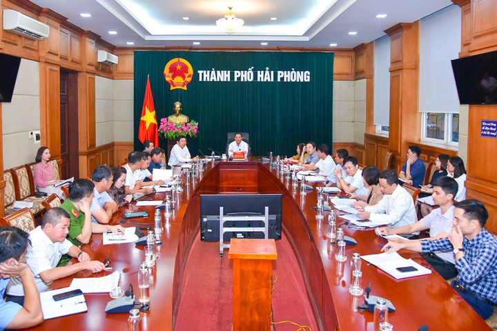 Toàn cảnh cuộc họp.