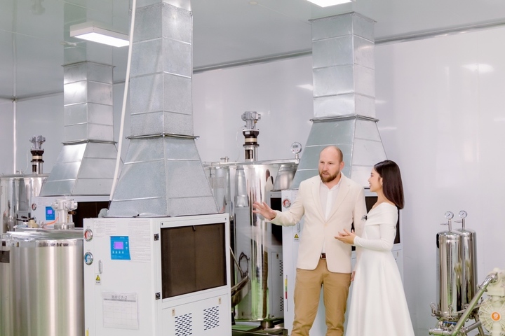 Nước hoa K3 được sản xuất bởi một quy trình theo tiêu chuẩn, công nghệ và tinh chất hương liệu nhập 100% từ Pháp.