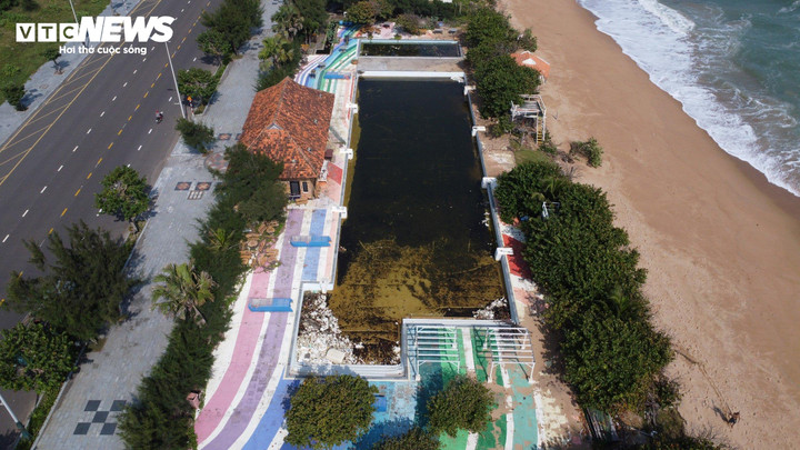 Năm 2010, UBND tỉnh Phú Yên quyết định cho Công ty cổ phần Thuận Thảo (Công ty Thuận Thảo) thuê hơn 9,31 ha đất để thực hiện dự án khu resort Thuận Thảo. Dự án này có hai khu vực lô B6-1 và B6-2 trên đường Độc Lập (phường 7, TP Tuy Hòa), thời gian thực hiện hoàn thành dự án đến tháng 12/2015.