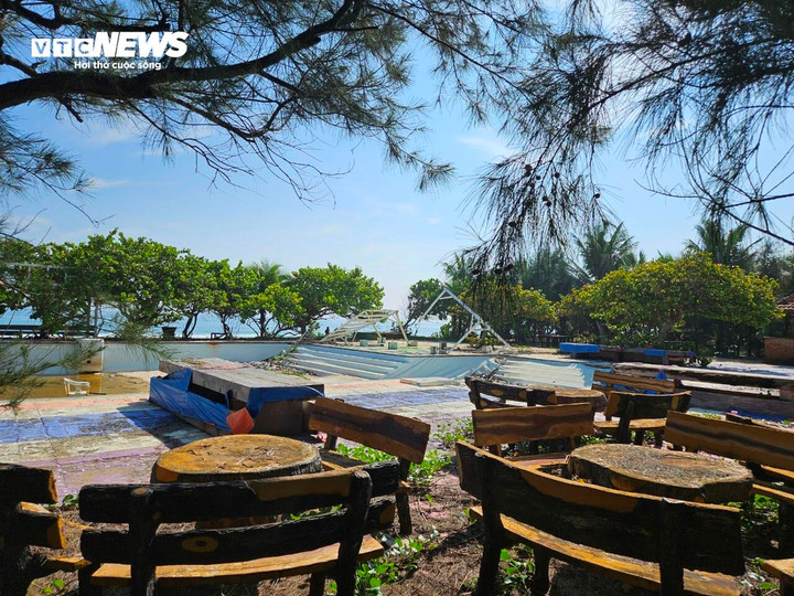 Hiện nay, khu đất này vẫn đang chờ tòa án xem xét, giải quyết nên “số phận” của khu resort này vẫn chưa biết sẽ như thế nào.
