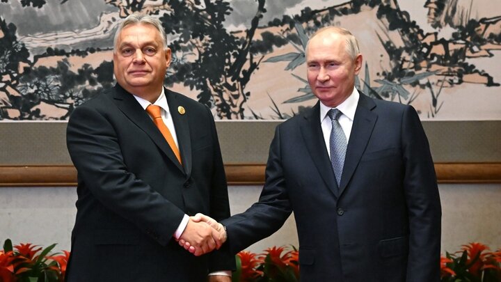 Tổng thống Nga Vladimir Putin và Thủ tướng Hungary Viktor Orban hội đàm tại Trung Quốc ngày 17/10 (Ảnh: Reuters).