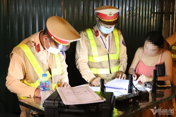 Nữ tài xế đã thừa nhận sử dụng một loại bia có độ cồn thấp.