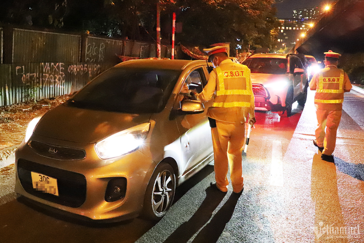 Tất cả các phương tiện lưu thông qua nút giao Miếu Đầm - Đại lộ Thăng Long sẽ bị kiểm tra.