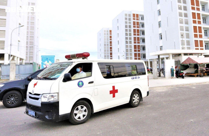 Xe cứu thương được gắn và phát tín hiệu ưu tiên khi làm nhiệm vụ. (Ảnh: Xuân Tiến)