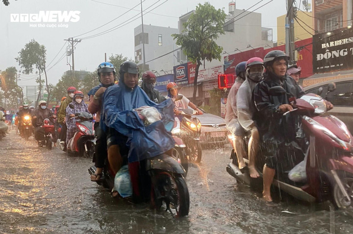 Từ 25/10 mưa lớn ở Trung Bộ giảm dần.