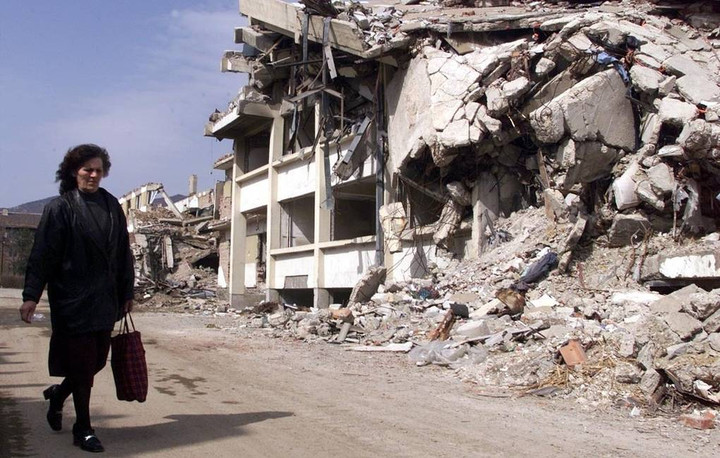 Nam Tư sau khi hứng chịu bom đạn của NATO.