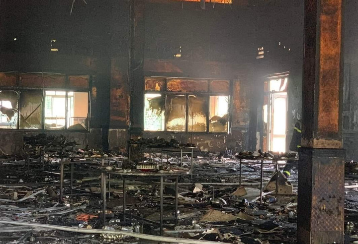 Đám cháy thiêu rụi toàn bộ hội trường đám cưới.