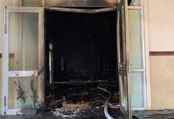 Anh T. (chú rể) cho biết, ngọn lửa bất ngờ bùng cháy, chỉ trong một thời gian ngắn đám cháy đã bao trùm cả hội trường.