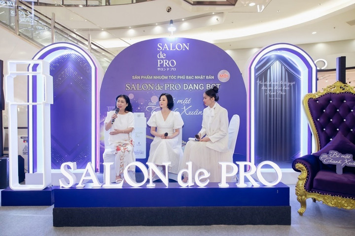 Nghệ sĩ Thanh Thủy và nghệ sĩ ưu tú Mỹ Duyên giao lưu tại sự kiện.