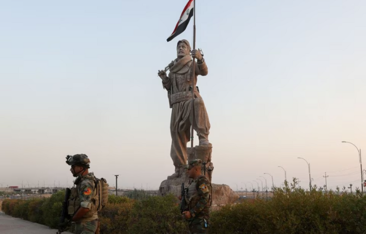 Quân đội Iraq xảy ra đụng đó với các chiến binh Peshmerga người Kurd ở vùng núi Makhmour, Iraq. (Ảnh: Reuters)