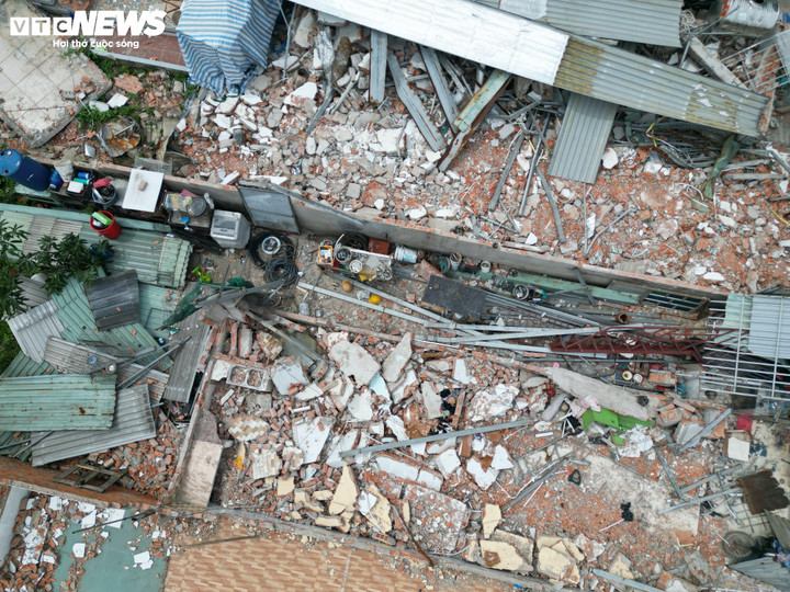 Những căn nhà kiên cố vừa bị chính quyền cưỡng chế tháo dỡ để trả lại hiện trạng đất nông nghiệp.