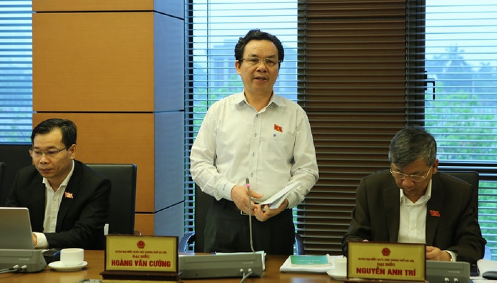 Đại biểu Hoàng Văn Cường phát biểu tại tổ. (Ảnh: Quochoi.vn).