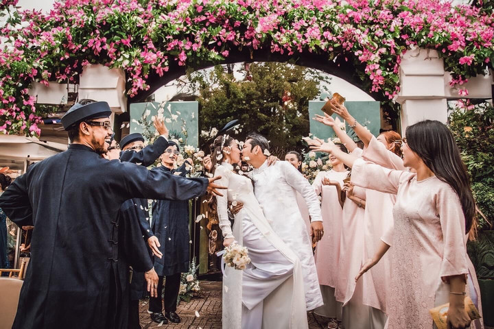 Diễn viên 'Bụi đời chợ Lớn' khóc như mưa khi cưới vợ hoa khôi sau 13 năm yêu - 9