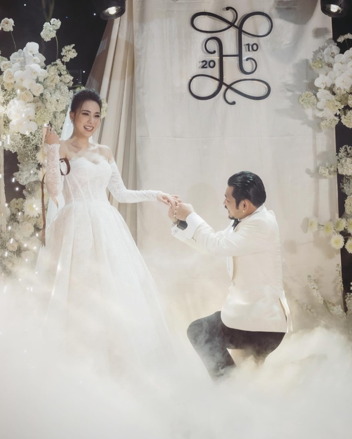 Diễn viên "Bụi đời chợ Lớn" cảm ơn người thân, bạn bè, đồng nghiệp tham dự lễ cưới, chúc phúc cho cặp đôi.