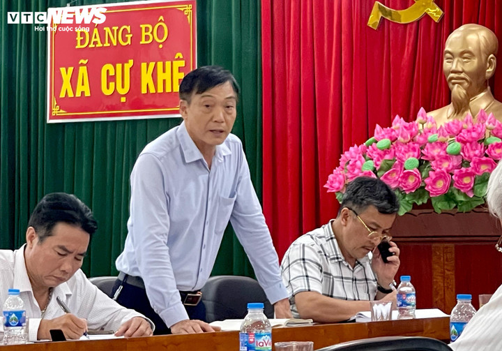 Ông Dương Đình Trình, Phó Giám đốc Công ty Cổ phần nước sạch Thanh Hà phát biểu tại buổi họp.