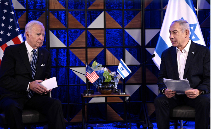 Tổng thống Mỹ Biden đã đặt nhiều câu hỏi cho Thủ tướng Israel Netanyahu về tình hình xung đột khu vực trong chuyến thăm Tel Aviv, ngày 18/10. (Ảnh: The Paper)