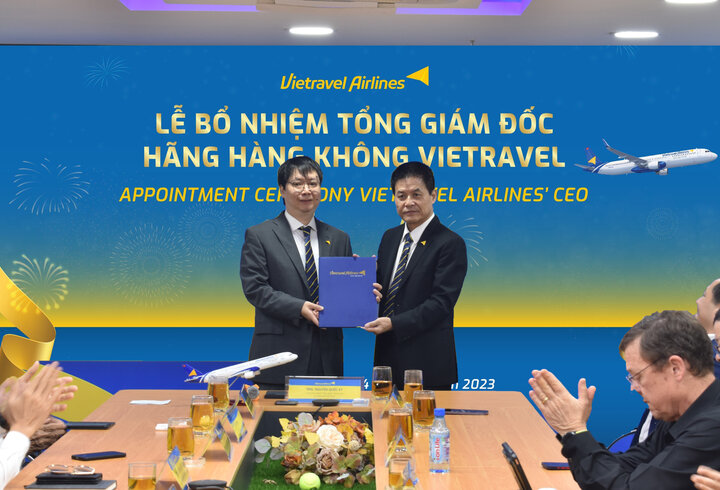 Ông Nguyễn Minh Hải (trái) giữ  chức vụ Tổng Giám đốc Vietravel Airlines kể từ ngày 24/10. (Ảnh: Vietravel Airlines)