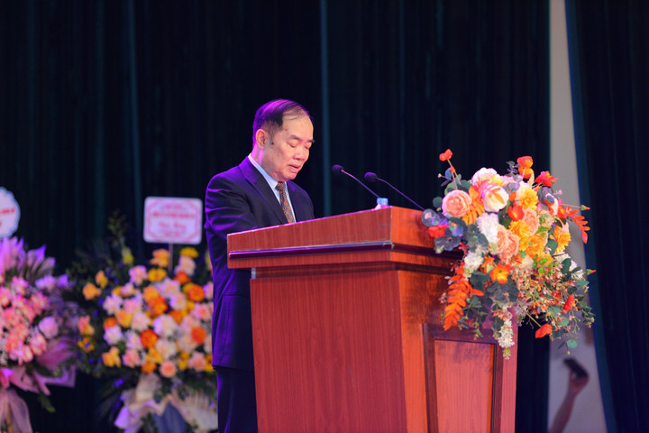 TS Nguyễn Thái Sơn, Hiệu trưởng trường Đại học Đông Đô phát biểu khai giảng năm học mới.
