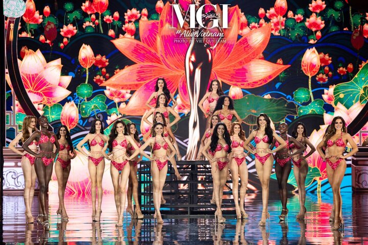 Rực lửa màn trình diễn áo tắm của 20 thí sinh Miss Grand International 2023