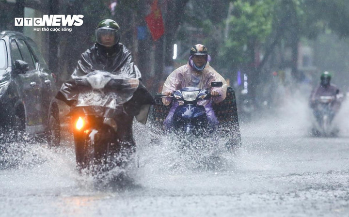 Dự báo miền Bắc sắp hứng mưa to. (Ảnh minh hoạ: Quốc Anh)