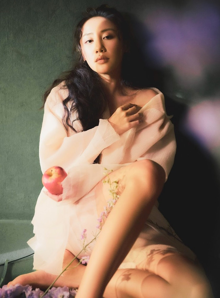 Văn Mai Hương đưa chuyện tình của mình vào những ca khúc trong album.