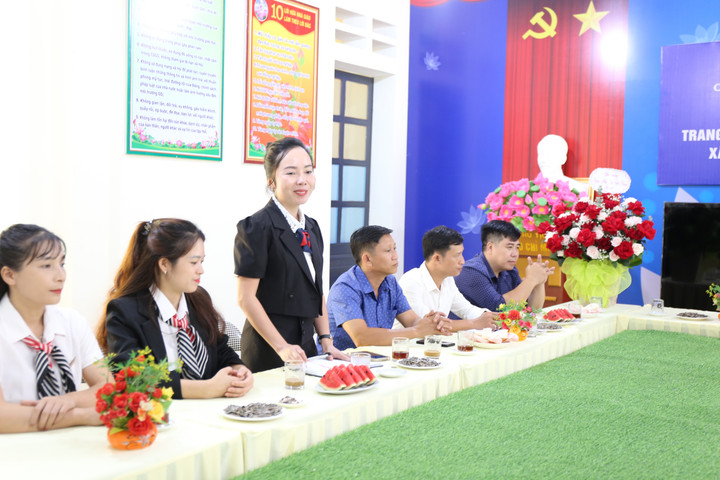 Hiệu trưởng trường Mầm non Nậm Tha Nguyễn Thị Ngọc cảm ơn sự hỗ trợ của Công ty Điện lực Lào Cai.