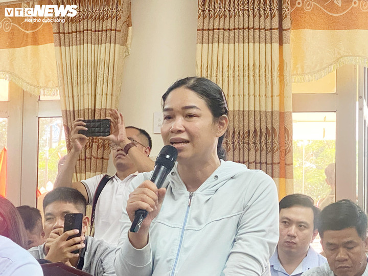 Đại diện một hộ dân phát biểu ý kiến tại buổi đối thoại.