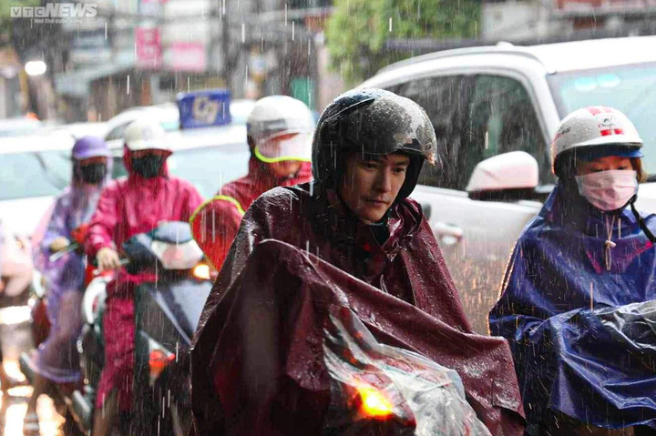 Chiều tối 27/10, miền Bắc xuất hiện mưa dông. (Ảnh minh hoạ: Khổng Chí).