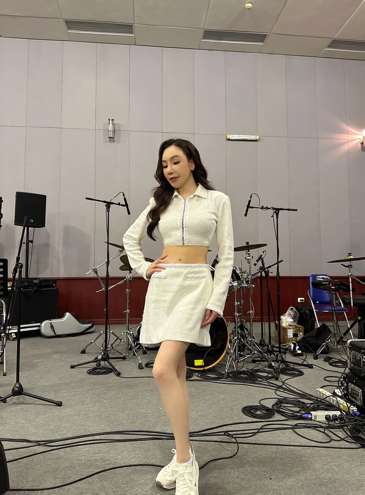 "Tôi nhận thấy còn rất nhiều người bạn và đồng nghiệp vẫn muốn nghe tôi hát".