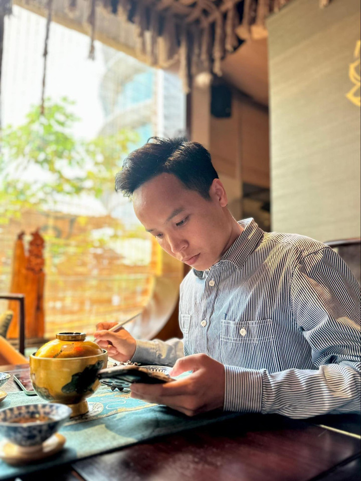 Ngoài tóc giả, nam CEO còn hướng tới làm media, hướng công ty trở thành tập đoàn kinh tế toàn cầu.