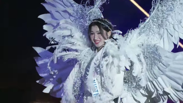 Phương Nhi xuất hiện trong trang phục "Cò ơi".