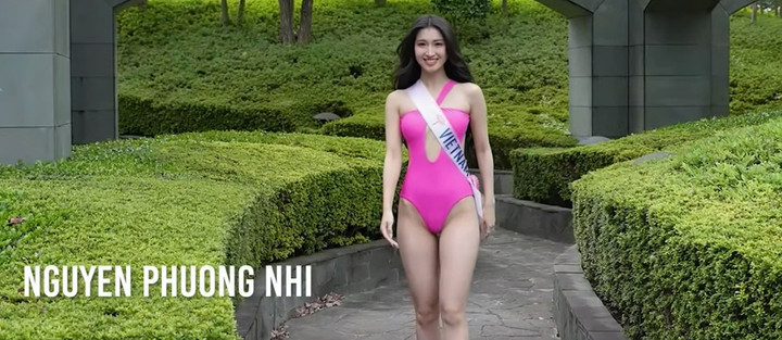 Phương Nhi xuất hiện trong video diện bikini.