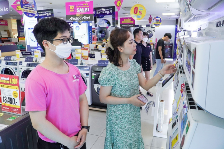 Hệ thống siêu thị điện máy MediaMart đón nhiều lượt khách mua sắm mỗi ngày.