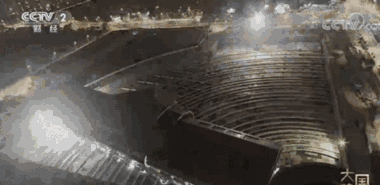 Dịch chuyển nguyên vẹn tòa nhà nặng 30.000 tấn đi chỗ khác để làm đường ray - 5