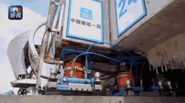 Dịch chuyển nguyên vẹn tòa nhà nặng 30.000 tấn đi chỗ khác để làm đường ray - 3