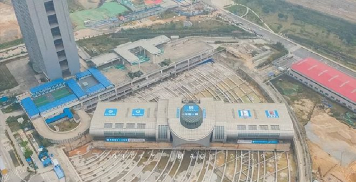 Toà nhà được dịch chuyển.